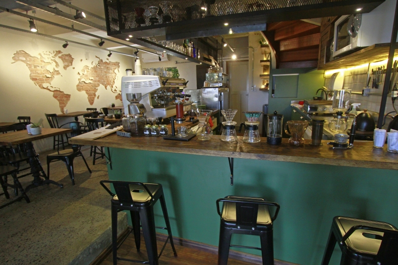 {'nm_midia_inter_thumb1':'https://www.jornaldocomercio.com/_midias/jpg/2020/02/01/206x137/1_nc010220_poza__53_-8968668.jpg', 'id_midia_tipo':'2', 'id_tetag_galer':'', 'id_midia':'5e35acdfe308a', 'cd_midia':8968668, 'ds_midia_link': 'https://www.jornaldocomercio.com/_midias/jpg/2020/02/01/nc010220_poza__53_-8968668.jpg', 'ds_midia': 'Ambiente do Poza Café, novo estabelecimento da rua Gonçalo de Carvalho.', 'ds_midia_credi': 'NÍCOLAS CHIDEM/JC', 'ds_midia_titlo': 'Ambiente do Poza Café, novo estabelecimento da rua Gonçalo de Carvalho.', 'cd_tetag': '1', 'cd_midia_w': '800', 'cd_midia_h': '533', 'align': 'Left'}