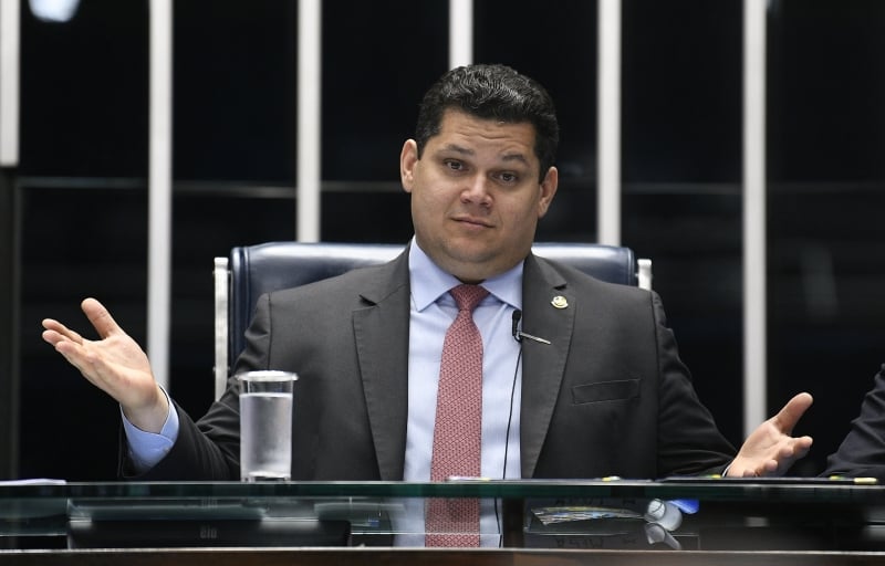 Alcolumbre &eacute; tido como favorito para assumir a presid&ecirc;ncia do Senado