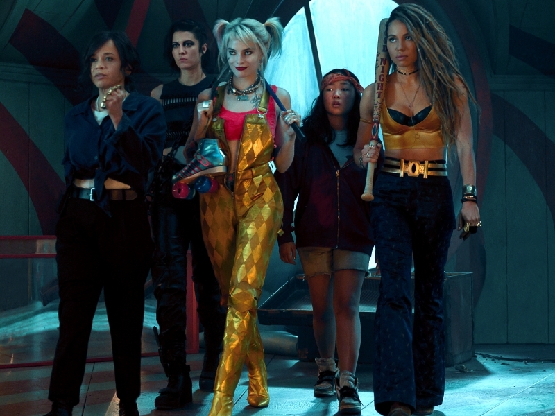 Grupo de mulheres se une para derrotar vilão em longa  protagonizado por Margot Robbie (centro)