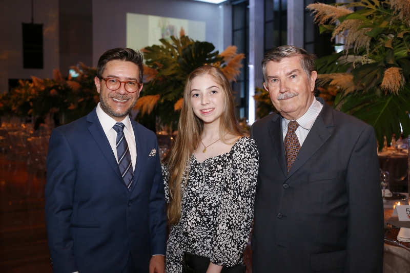 {'nm_midia_inter_thumb1':'https://www.jornaldocomercio.com/_midias/jpg/2020/02/03/206x137/1_ac030220_social___10_-8970443.jpg', 'id_midia_tipo':'2', 'id_tetag_galer':'', 'id_midia':'5e38c65f8fbb7', 'cd_midia':8970443, 'ds_midia_link': 'https://www.jornaldocomercio.com/_midias/jpg/2020/02/03/ac030220_social___10_-8970443.jpg', 'ds_midia': 'Geraldo Brandeburski Junior, Pietra Brandeburski e Geraldo Brandeburski prestigiaram a posse ', 'ds_midia_credi': 'ANSELMO CUNHA/JC', 'ds_midia_titlo': 'Geraldo Brandeburski Junior, Pietra Brandeburski e Geraldo Brandeburski prestigiaram a posse ', 'cd_tetag': '1', 'cd_midia_w': '800', 'cd_midia_h': '533', 'align': 'Left'}