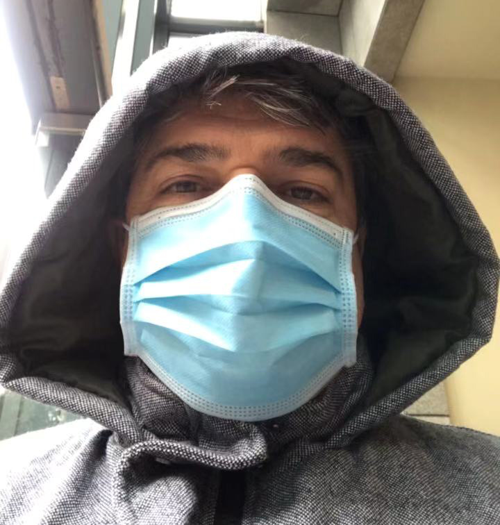 {'nm_midia_inter_thumb1':'https://www.jornaldocomercio.com/_midias/jpg/2020/02/03/206x137/1_mmexport1580733483050_8969326-8969334.jpg', 'id_midia_tipo':'2', 'id_tetag_galer':'', 'id_midia':'5e383f6aef885', 'cd_midia':8969334, 'ds_midia_link': 'https://www.jornaldocomercio.com/_midias/jpg/2020/02/03/mmexport1580733483050_8969326-8969334.jpg', 'ds_midia': 'Mauro Hart está escrevendo livro sobre a rotina em Wuhan após o bloqueio da cidade para conter o avanço do coronavírus', 'ds_midia_credi': 'Mauro Hart, arquivo pessoal', 'ds_midia_titlo': 'Mauro Hart está escrevendo livro sobre a rotina em Wuhan após o bloqueio da cidade para conter o avanço do coronavírus', 'cd_tetag': '1', 'cd_midia_w': '720', 'cd_midia_h': '756', 'align': 'Left'}