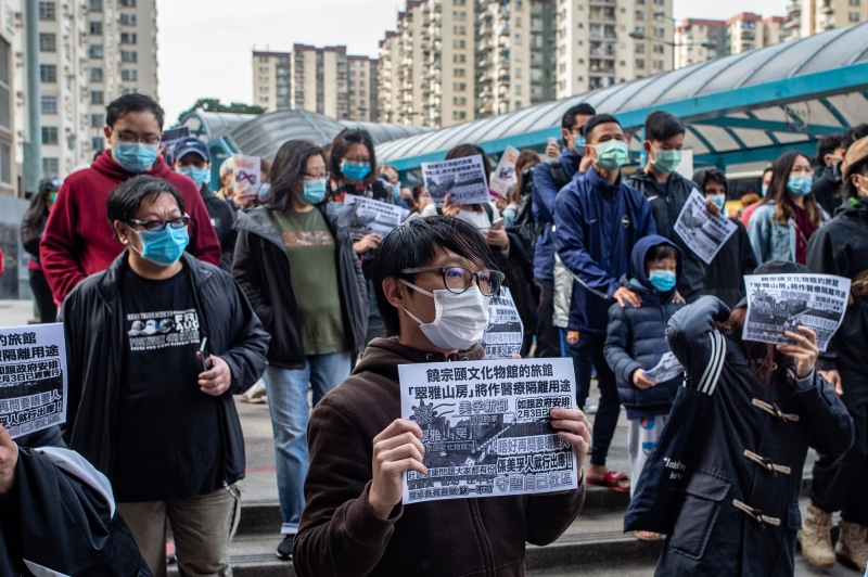 Moradores de Hong Kong protestam contra transformação de área em local de quarentena do coronavírus