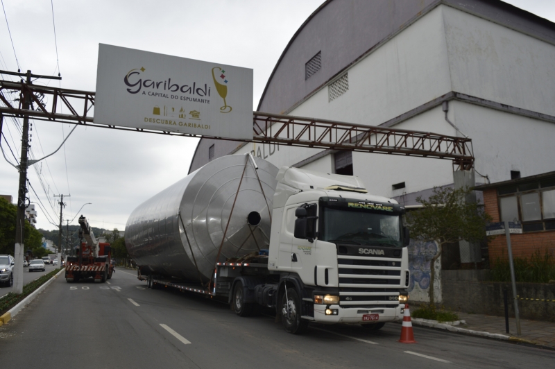 Garibaldi, que teve surto em frigoríficos, obteve liminar para garantir abertura do comércio
