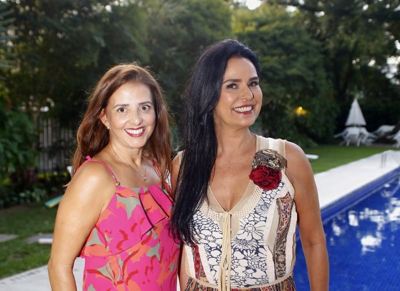 {'nm_midia_inter_thumb1':'https://www.jornaldocomercio.com/_midias/jpg/2020/02/07/206x137/1_ac050220_social__31__8973175-8975644.jpg', 'id_midia_tipo':'2', 'id_tetag_galer':'', 'id_midia':'5e3ddba846182', 'cd_midia':8975644, 'ds_midia_link': 'https://www.jornaldocomercio.com/_midias/jpg/2020/02/07/ac050220_social__31__8973175-8975644.jpg', 'ds_midia': 'Rosana Feijó e Silvana Porto Corrêa no descontraído sunset ', 'ds_midia_credi': ' ANSELMO CUNHA/JC', 'ds_midia_titlo': 'Rosana Feijó e Silvana Porto Corrêa no descontraído sunset ', 'cd_tetag': '1', 'cd_midia_w': '800', 'cd_midia_h': '582', 'align': 'Left'}