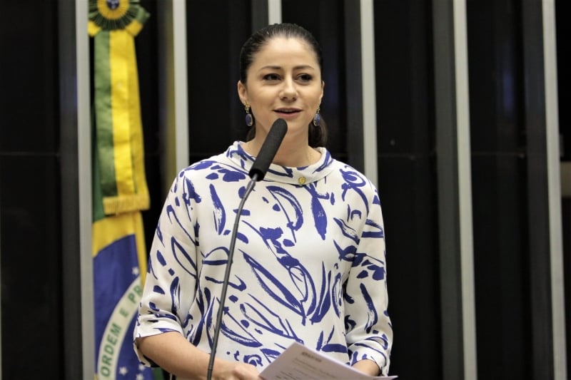 {'nm_midia_inter_thumb1':'https://www.jornaldocomercio.com/_midias/jpg/2020/02/10/206x137/1_deputada_federal_liziane_bayer___psb___credito_sergio_frances___divulgacao-8976992.jpg', 'id_midia_tipo':'2', 'id_tetag_galer':'', 'id_midia':'5e41a7f2aea45', 'cd_midia':8976992, 'ds_midia_link': 'https://www.jornaldocomercio.com/_midias/jpg/2020/02/10/deputada_federal_liziane_bayer___psb___credito_sergio_frances___divulgacao-8976992.jpg', 'ds_midia': 'Deputada federal Liziane Bayer - PSB - Credito Sérgio Francês - Divulgação', 'ds_midia_credi': 'SÉRGIO FRANCÊS/DIVULGAÇÃO/JC', 'ds_midia_titlo': 'Deputada federal Liziane Bayer - PSB - Credito Sérgio Francês - Divulgação', 'cd_tetag': '1', 'cd_midia_w': '800', 'cd_midia_h': '533', 'align': 'Left'}