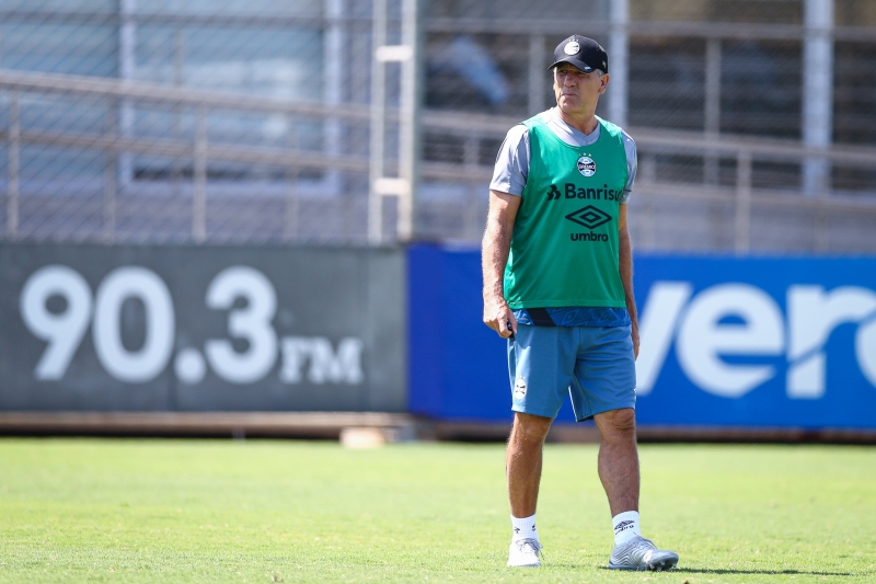 'Fiquei menos de uma hora na praia, dei um mergulho e dois chutes na bola. Isso é algum crime?' 