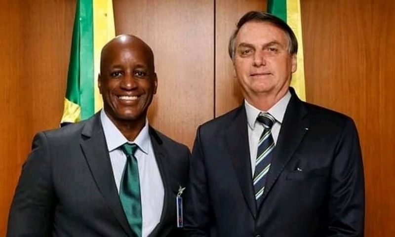 Após STJ liberar a nomeação de Sérgio Camargo (e), presidente disse que jornalista é 'excelente pessoa'