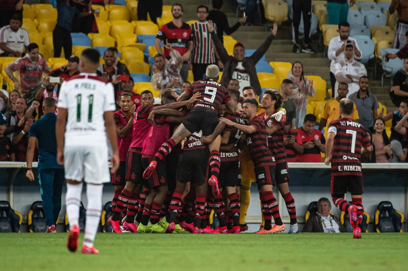 Gritos homofóbicos entoados por torcedores do Flamengo no clássico com o Fluminense