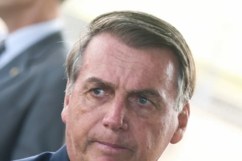 O presidente Jair Bolsonaro conversa com turistas no Palácio da Alvorada. presidente Jair Bolsonaro - Antonio Cruz Agência Brasil (3)