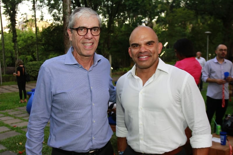 {'nm_midia_inter_thumb1':'https://www.jornaldocomercio.com/_midias/jpg/2020/02/18/206x137/1_nc180220_sogipabins__1_-8985215.jpg', 'id_midia_tipo':'2', 'id_tetag_galer':'', 'id_midia':'5e4c7bf1cc7bd', 'cd_midia':8985215, 'ds_midia_link': 'https://www.jornaldocomercio.com/_midias/jpg/2020/02/18/nc180220_sogipabins__1_-8985215.jpg', 'ds_midia': 'Mauro Medeiros Borges e Fábio Bernal Rosseto recepcionaram os convidados na Sogipa ', 'ds_midia_credi': 'NÍCOLAS CHIDEM/JC', 'ds_midia_titlo': 'Mauro Medeiros Borges e Fábio Bernal Rosseto recepcionaram os convidados na Sogipa ', 'cd_tetag': '1', 'cd_midia_w': '800', 'cd_midia_h': '533', 'align': 'Left'}