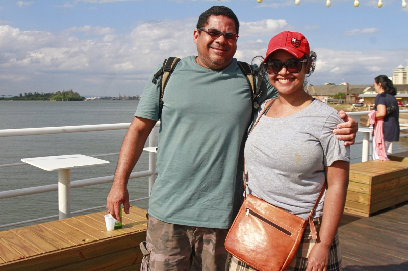 {'nm_midia_inter_thumb1':'https://www.jornaldocomercio.com/_midias/jpg/2020/02/20/206x137/1_nc200220_cisnebranco__398_-8987876.jpg', 'id_midia_tipo':'2', 'id_tetag_galer':'', 'id_midia':'5e4f0a04332ff', 'cd_midia':8987876, 'ds_midia_link': 'https://www.jornaldocomercio.com/_midias/jpg/2020/02/20/nc200220_cisnebranco__398_-8987876.jpg', 'ds_midia': 'Vagner Alves e Zeneide Cordeiro no passeio do Cisne Branco.', 'ds_midia_credi': 'NÍCOLAS CHIDEM/JC', 'ds_midia_titlo': 'Vagner Alves e Zeneide Cordeiro no passeio do Cisne Branco.', 'cd_tetag': '1', 'cd_midia_w': '800', 'cd_midia_h': '533', 'align': 'Left'}