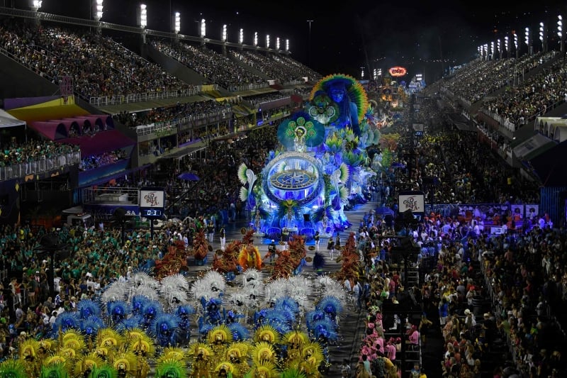 A decisão foi tomada depois que uma menina teve uma perna amputada em um acidente envolvendo uma alegoria de uma escola de samba