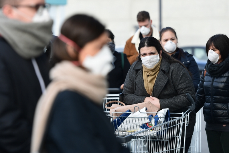 Preocupação com coronavírus afeta demanda de álcool gel e máscaras de proteção na capital