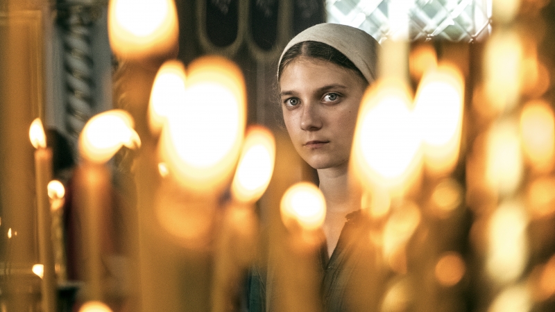 Longa narra a vida de uma polonesa judia que foge para a Ucrânia