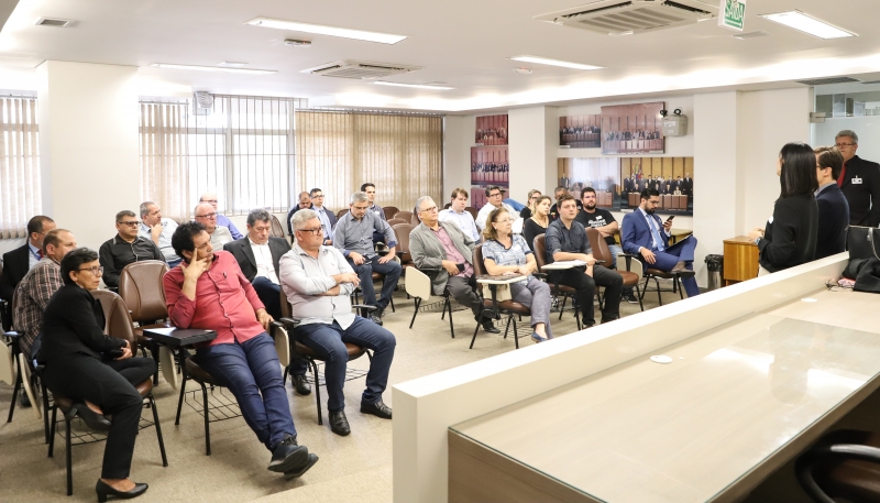 Servidores municipais terão descontos em folha entre 11% e 14%