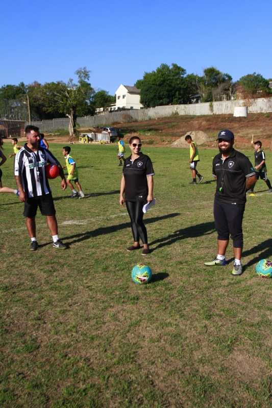 Magno Furtado, Carla Selistre Furtado e William Carvalho da escolinha de Futebol franquia do clube Botafogo, do RJ, localizada na zona norte de Porto Alegre. Foto: N&Iacute;COLAS CHIDEM/JC
