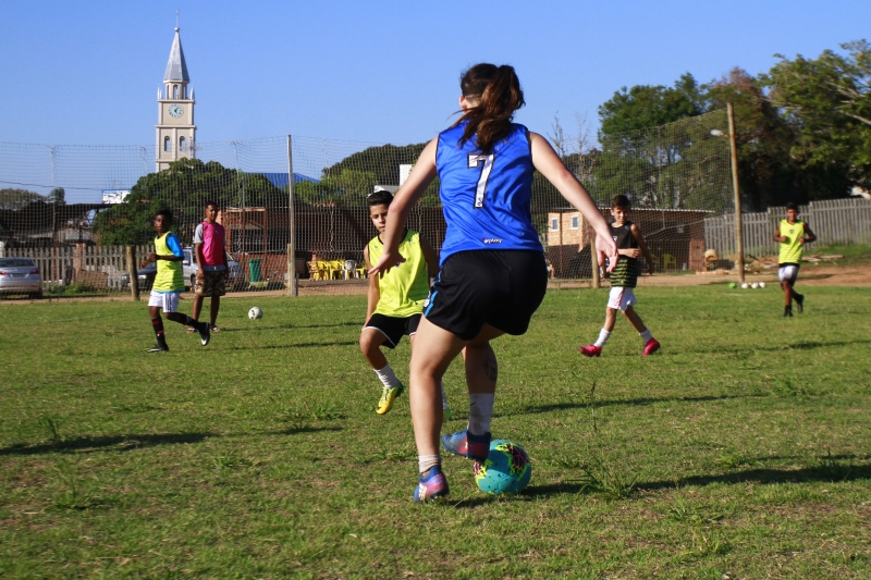 Escolinha de Futebol franquia do clube Botafogo, do RJ, localizada na zona norte de Porto Alegre. Foto: N&Iacute;COLAS CHIDEM/JC