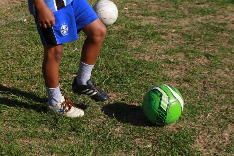 Escolinha de Futebol franquia do clube Botafogo, do RJ, localizada na zona norte de Porto Alegre. Foto: N&Iacute;COLAS CHIDEM/JC