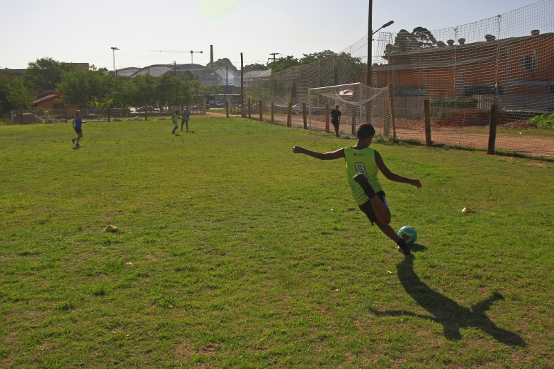 Escolinha de Futebol franquia do clube Botafogo, do RJ, localizada na zona norte de Porto Alegre. Foto: NÍCOLAS CHIDEM/JC