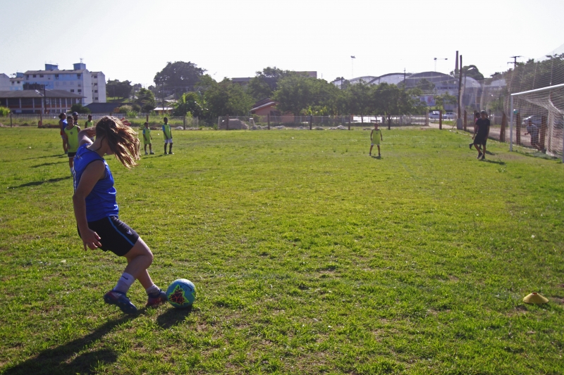 Escolinha de Futebol franquia do clube Botafogo, do RJ, localizada na zona norte de Porto Alegre. Foto: N&Iacute;COLAS CHIDEM/JC