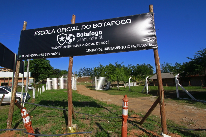 Escolinha de Futebol franquia do clube Botafogo, do RJ, localizada na zona norte de Porto Alegre. Foto: NÍCOLAS CHIDEM/JC