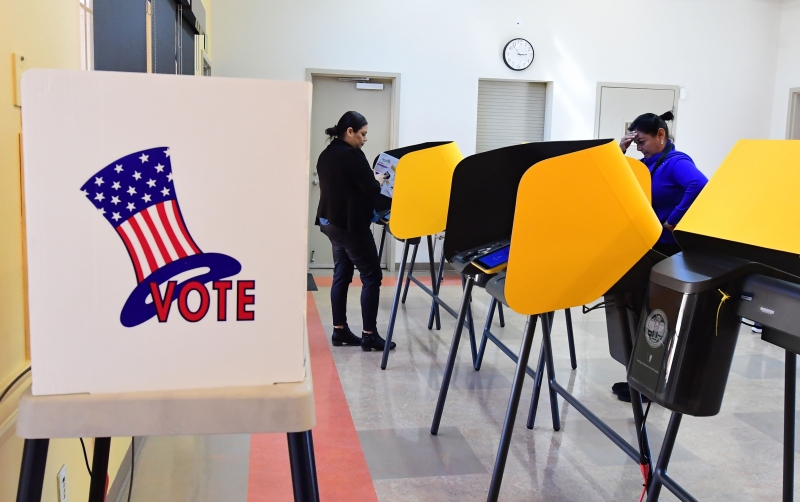 Eleitores escolhem cerca de um terço dos delegados que definirão o candidato do partido 