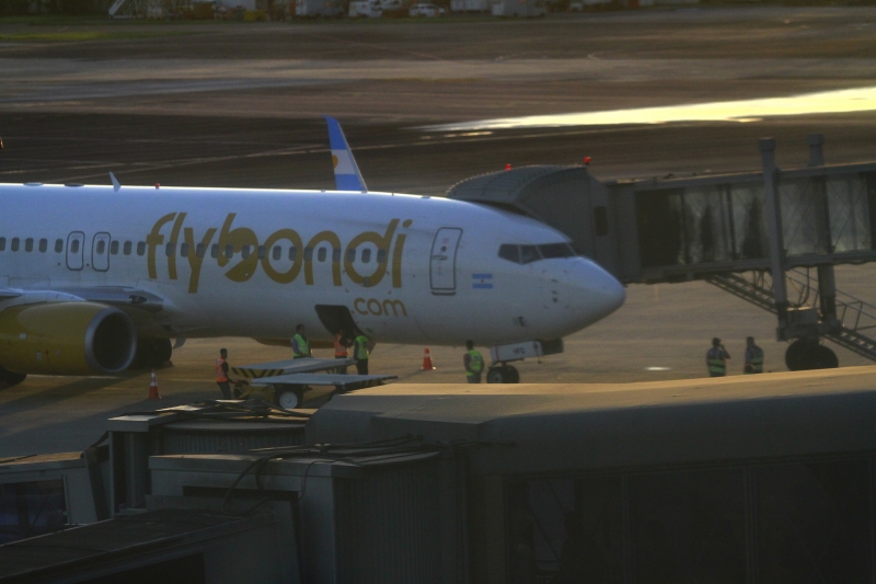 FlyBondi, que começou a operar em Porto Alegre há duas semanas, irá suspender a nova rota
