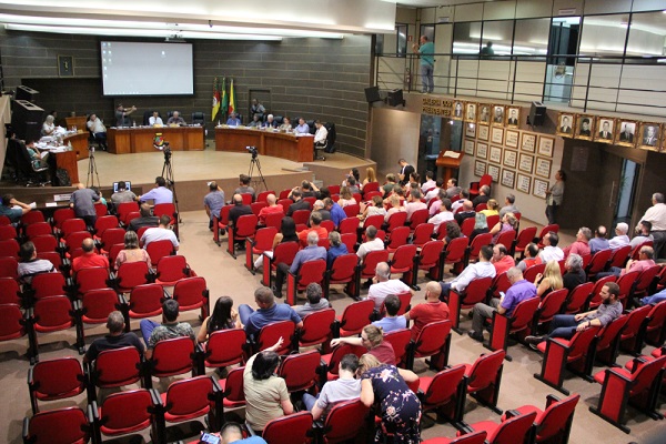 Câmara acatou os dois pedidos de impedimento do prefeito Claiton Gonçalves