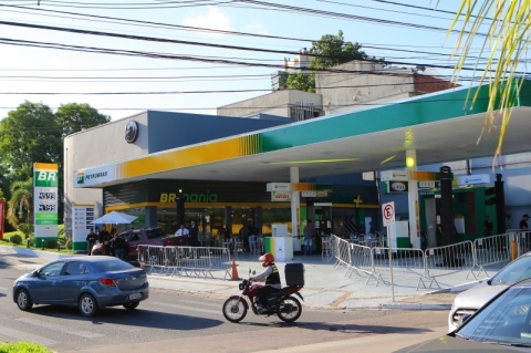 Petrobras corta pre�o da gasolina em 9,5%; diesel cai 6,5%