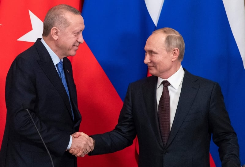 Erdogan e Putin conversaram a sós por três horas em encontro no Kremlin