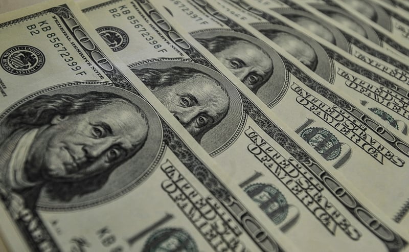 Já o dólar para maio era negociado em queda de 0,54% às 17h26, a R$ 5,6285
