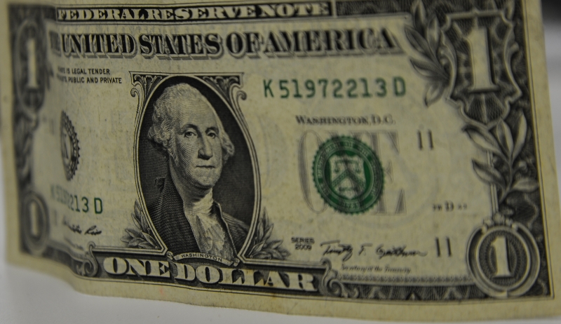 Às 9h57m, o dólar à vista era negociado a R$ 5,2918, em baixa de 0,24%