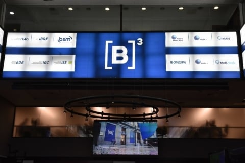 B3: Ambev entra pela 1ª vez no Top 10 de ações mais negociadas de 2026