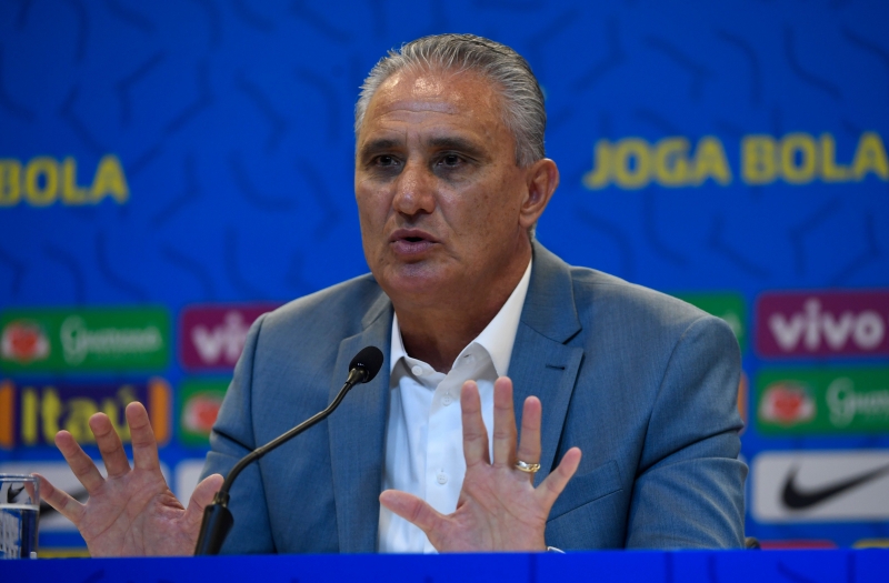 Treinador da seleção brasileira, salienta, porém, a importância do jogador para o seu time