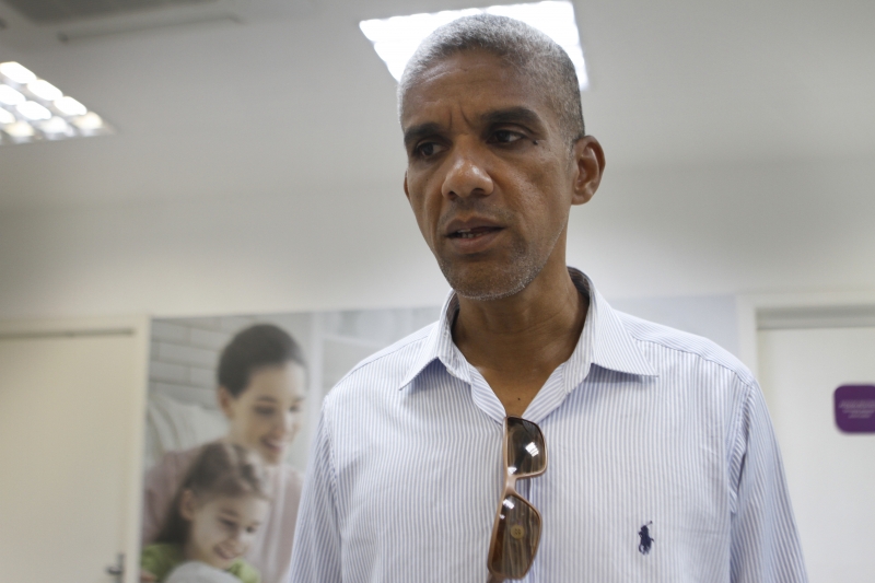 {'nm_midia_inter_thumb1':'https://www.jornaldocomercio.com/_midias/jpg/2020/03/09/206x137/1_lp_090320___feirao_serasa__23_-9001587.jpg', 'id_midia_tipo':'2', 'id_tetag_galer':'', 'id_midia':'5e66493813d7e', 'cd_midia':9001587, 'ds_midia_link': 'https://www.jornaldocomercio.com/_midias/jpg/2020/03/09/lp_090320___feirao_serasa__23_-9001587.jpg', 'ds_midia': 'Feir&atilde;o Serasa Limpa Nome   Na foto: Fabio Estev&atilde;o', 'ds_midia_credi': 'LUIZA PRADO/JC', 'ds_midia_titlo': 'Feir&atilde;o Serasa Limpa Nome   Na foto: Fabio Estev&atilde;o', 'cd_tetag': '1', 'cd_midia_w': '800', 'cd_midia_h': '533', 'align': 'Left'}