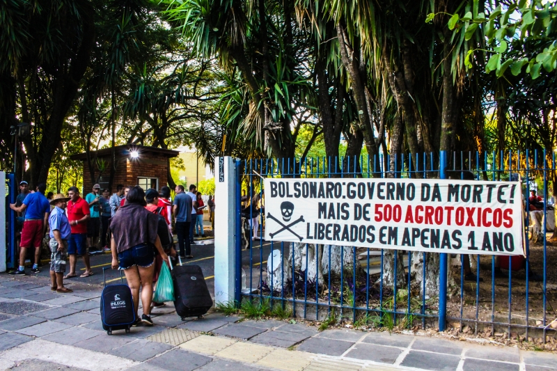 Integrantes do MST e MPA entraram um pouco antes das 7h na sede do Incra na Capital gaúcha