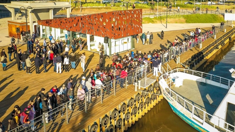 {'nm_midia_inter_thumb1':'https://www.jornaldocomercio.com/_midias/jpg/2020/03/09/206x137/1_orla_porto_alegre_usina_gasometro_barco_turismo_nautico_jornal_do_comercio-9002597.jpg', 'id_midia_tipo':'2', 'id_tetag_galer':'', 'id_midia':'5e66b0df28cd7', 'cd_midia':9002597, 'ds_midia_link': 'https://www.jornaldocomercio.com/_midias/jpg/2020/03/09/orla_porto_alegre_usina_gasometro_barco_turismo_nautico_jornal_do_comercio-9002597.jpg', 'ds_midia': 'Porto Alegre, RS 09/07/2019: Nesta terça-feira (9), foi inaugurada a nova bilheteria do atracadouro turístico Nico Fagundes. Localizada na Orla Moacyr Scliar, junto à Usina do Gasômetro, a estrutura vem para qualificar o atendimento aos cidadãos e turistas que desejam utilizar uma das seis embarcações que oferecem passeios pelo lago Guaíba. Foto: Jefferson Bernardes/PMPA - turismo náutico - barcos passeio ', 'ds_midia_credi': 'JEFFERSON BERNARDES/PMPA/DIVULGAÇÃO/JC', 'ds_midia_titlo': 'Porto Alegre, RS 09/07/2019: Nesta terça-feira (9), foi inaugurada a nova bilheteria do atracadouro turístico Nico Fagundes. Localizada na Orla Moacyr Scliar, junto à Usina do Gasômetro, a estrutura vem para qualificar o atendimento aos cidadãos e turistas que desejam utilizar uma das seis embarcações que oferecem passeios pelo lago Guaíba. Foto: Jefferson Bernardes/PMPA - turismo náutico - barcos passeio ', 'cd_tetag': '1', 'cd_midia_w': '800', 'cd_midia_h': '450', 'align': 'Left'}