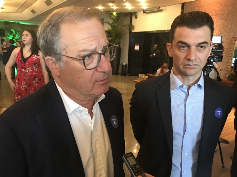 'É um momento de alegria e reconhecimento da instituição', coemnta Roberto Weber (esquerda)