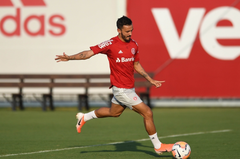 Titular nos últimos jogos, Uendel tem a preferência do técnico