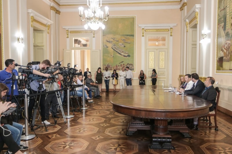 Durante o dia, o prefeito Nelson Marchezan Júnior (PSDB) confirmou o primeiro caso de Porto Alegre 