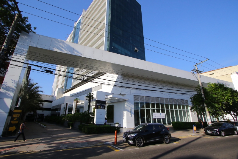 {'nm_midia_inter_thumb1':'https://www.jornaldocomercio.com/_midias/jpg/2020/03/11/206x137/1_mq110320_tabelionato14-9008539.jpg', 'id_midia_tipo':'2', 'id_tetag_galer':'', 'id_midia':'5e6950034b7ff', 'cd_midia':9008539, 'ds_midia_link': 'https://www.jornaldocomercio.com/_midias/jpg/2020/03/11/mq110320_tabelionato14-9008539.jpg', 'ds_midia': 'Tabelionato vai ocupar t&eacute;rreo do pr&eacute;dio do antigo Baltimore , na Av. Osvaldo Aranha, 1022.', 'ds_midia_credi': 'MARCO QUINTANA/JC', 'ds_midia_titlo': 'Tabelionato vai ocupar t&eacute;rreo do pr&eacute;dio do antigo Baltimore , na Av. Osvaldo Aranha, 1022.', 'cd_tetag': '1', 'cd_midia_w': '800', 'cd_midia_h': '533', 'align': 'Left'}