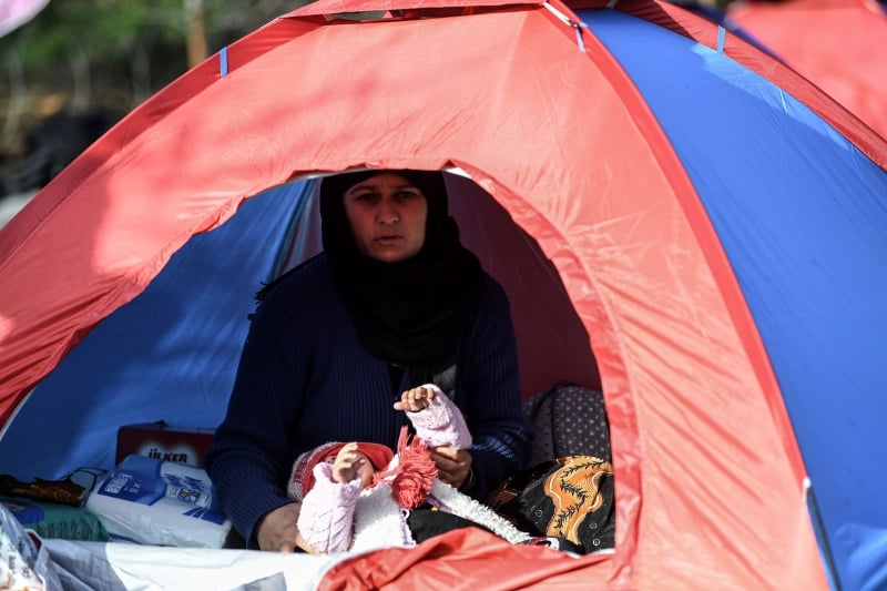 Guerra na Síria levou milhares de refugiados para a Turquia e, depois, para a fronteira grega