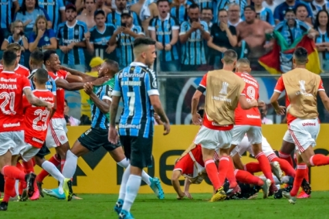 Grêmio e Inter vão a julgamento por Grenal com 8 expulsos na segunda-feira