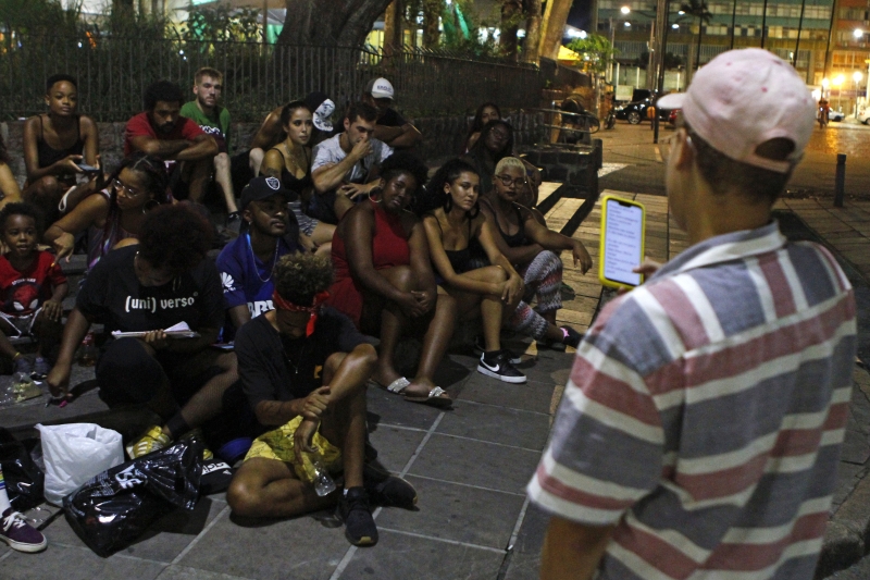 Batalhas do Slam RS ocorrem em frente ao Chalé da Praça XV, junto ao Mercado Público