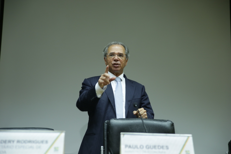 O ministro Paulo Guedes anunciou a medida em entrevista no Palácio do Planalto