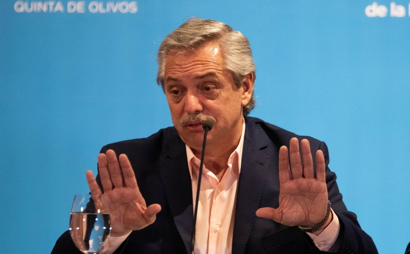 Alberto Fernández decidiu proibir as demissões a partir desta quarta