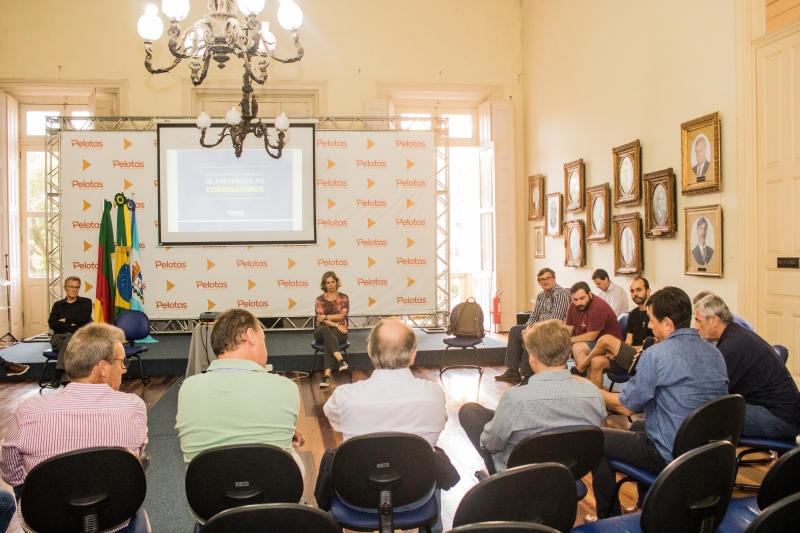 Prefeita Paula Mascarenhas ainda realizou uma reunião com setor produtivo para discutir medidas