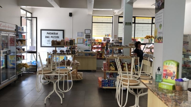 Com queda de 70%, Padaria Dal Pizzol vai instalar uma janela lateral para operar sem precisar receber os clientes dentro da loja