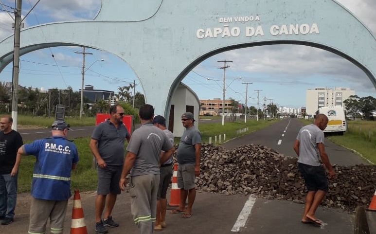 Capão da Canoa fechou quase todos os acessos e identifica a procedência de quem acessa a cidade