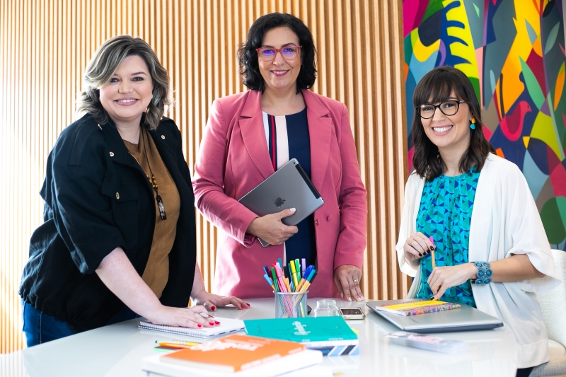 Carolina, Maribel e Camila operam de forma remota desde in&iacute;cio da editora Palavra Bordada Foto: Carlos Macedo/Palavra Bordada/Divulga&ccedil;&atilde;o/JC
